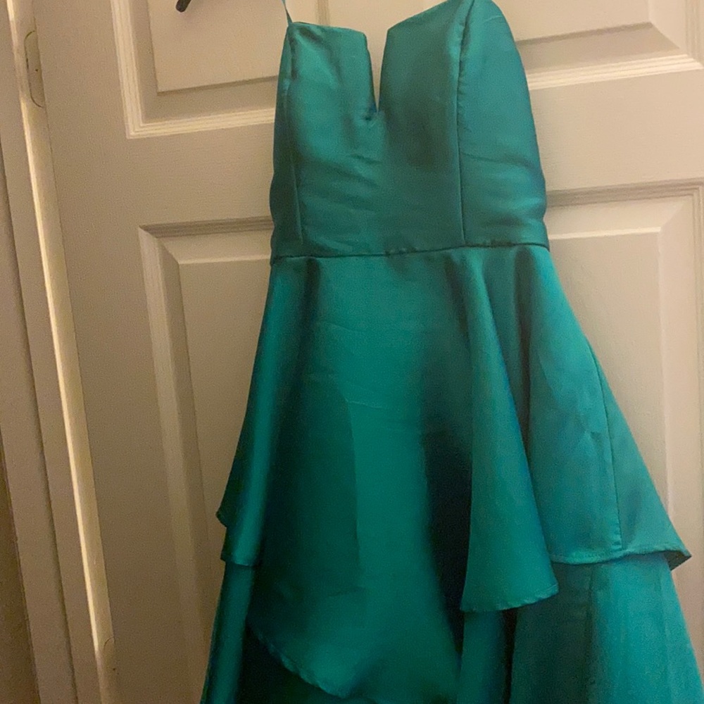 SUPER FLATTERING Green strapless dress. Size 11